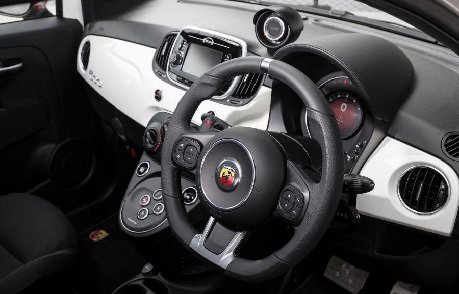 Панель приборов Abarth 595 (312) 2017 года  (AU) (фото 28 из 40)
